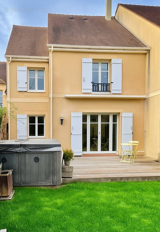 Maison à HOUDAN