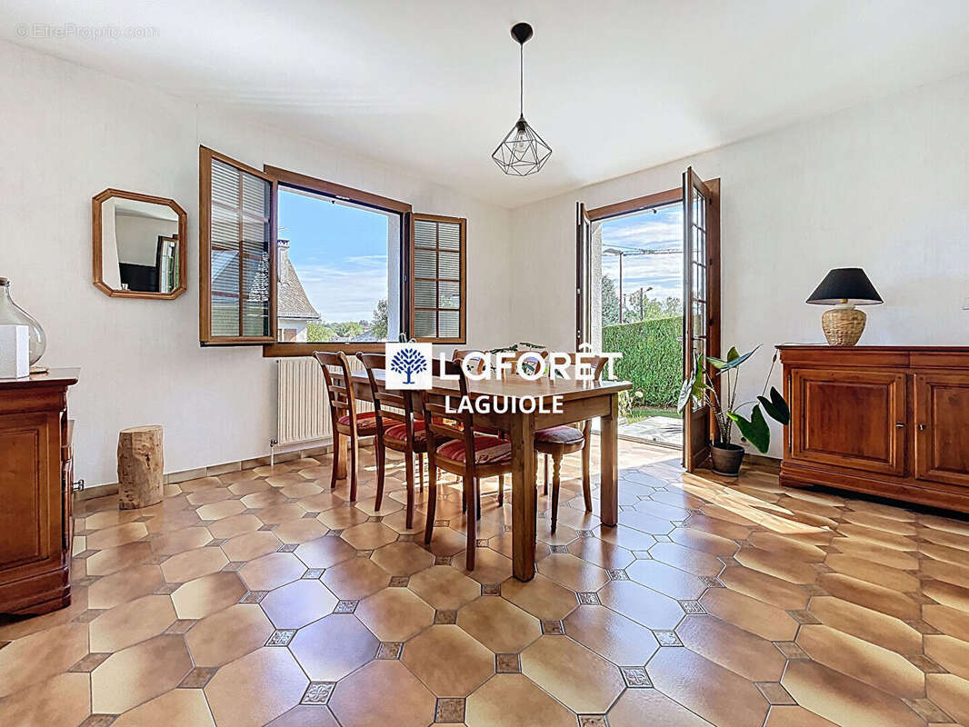 Maison à SAINTE-GENEVIEVE-SUR-ARGENCE