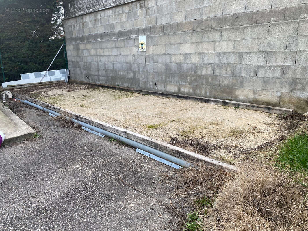 Commerce à SAINT-GENIS-LAVAL