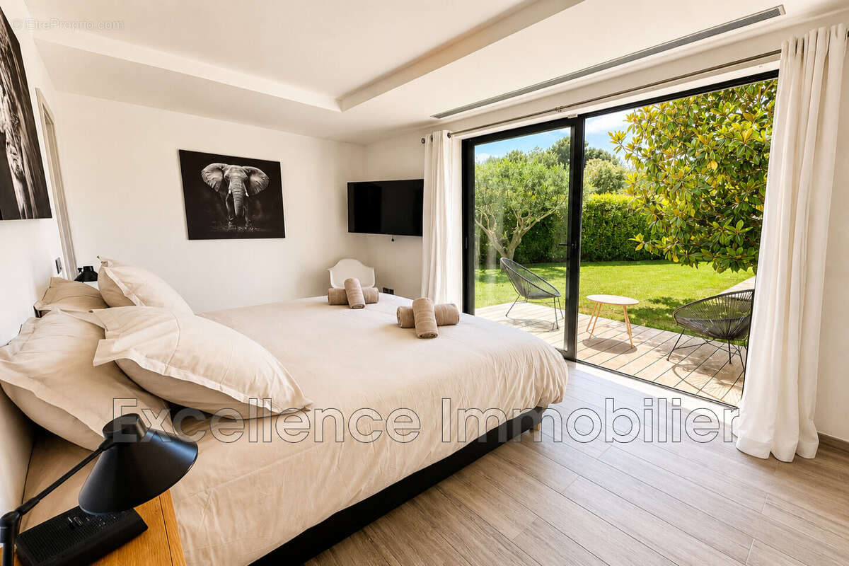 Maison 255 m² à Plan-De-La-Tour  - photo 8