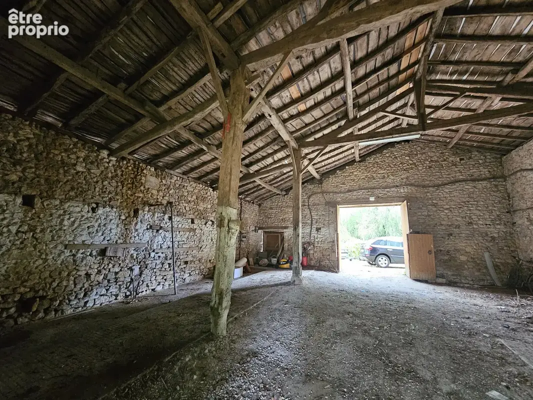 Maison individuelle de hameau avec grange attenante et excellent potentiel - photo 17