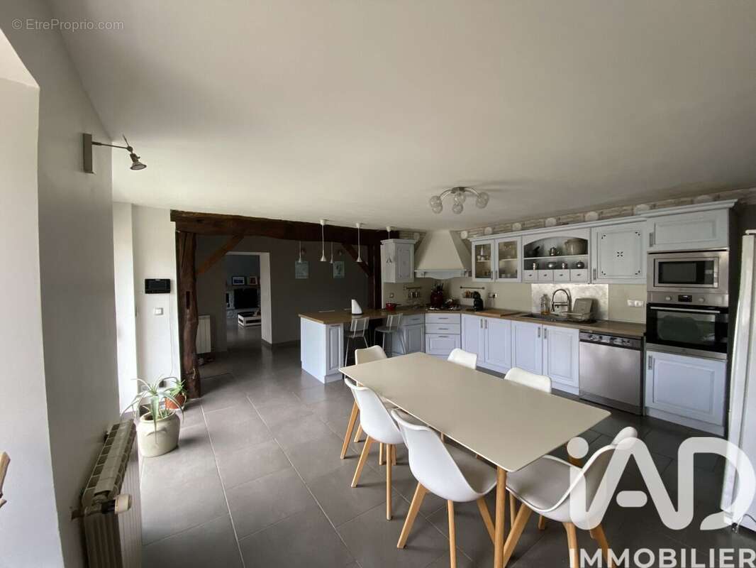 Maison 200 m² à Donnezac  - photo 5