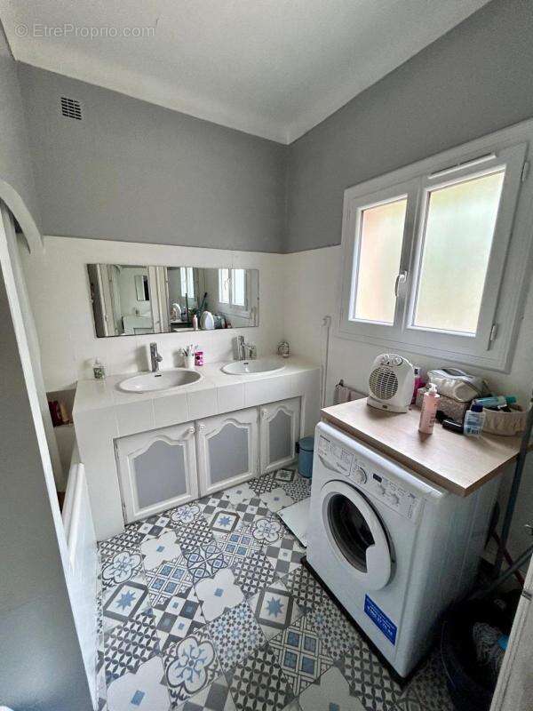 Appartement à ROQUEBRUNE-SUR-ARGENS