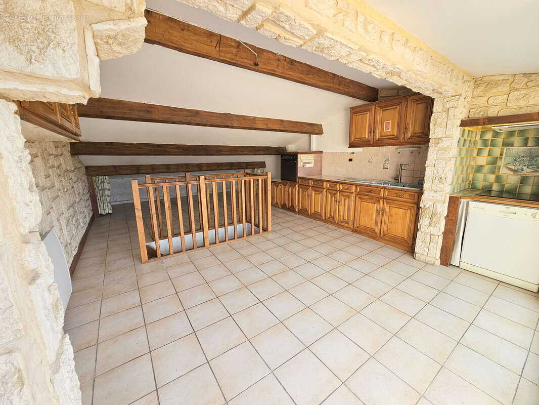 Appartement à BAGNOLS-EN-FORET