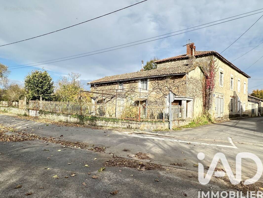 Photo 1 - Maison à LIMALONGES