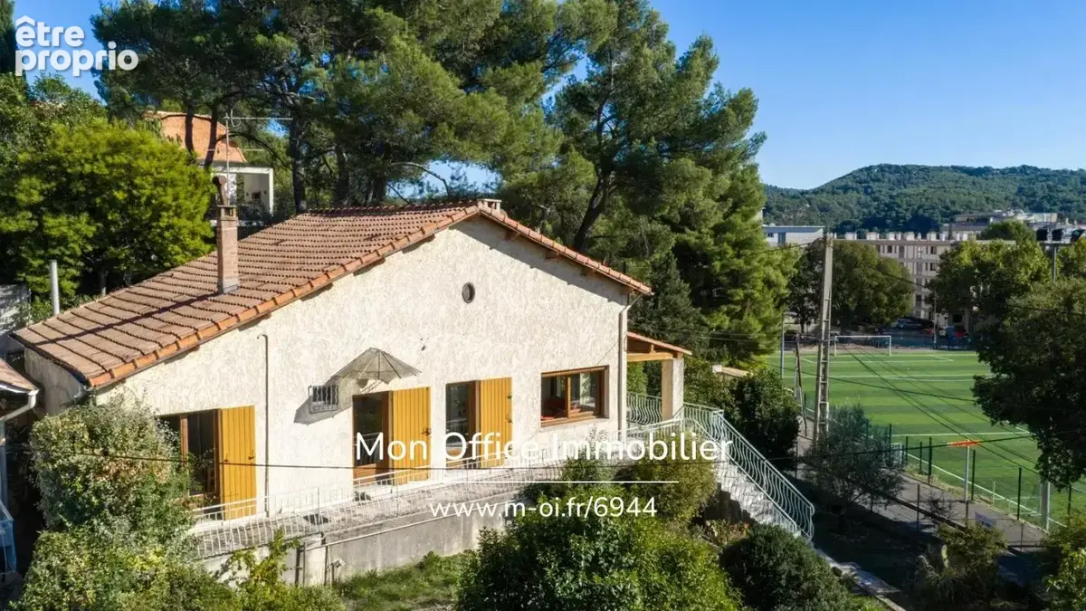 Référence : 6944-DVI. - Rare à la vente ! Plain-pied 5 pièces, 100 m² avec vue dominante sur 598 m² piscinables, au pied de la T - photo 2