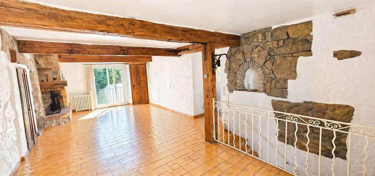 Maison à ROQUEBRUNE-SUR-ARGENS