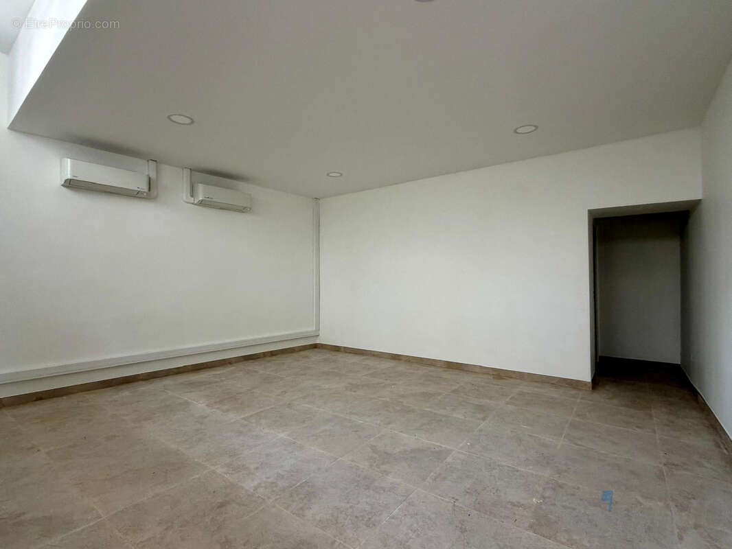 À vendre   local commercial 78 m2 rénové   centre-ville saint-raphaël - photo 7
