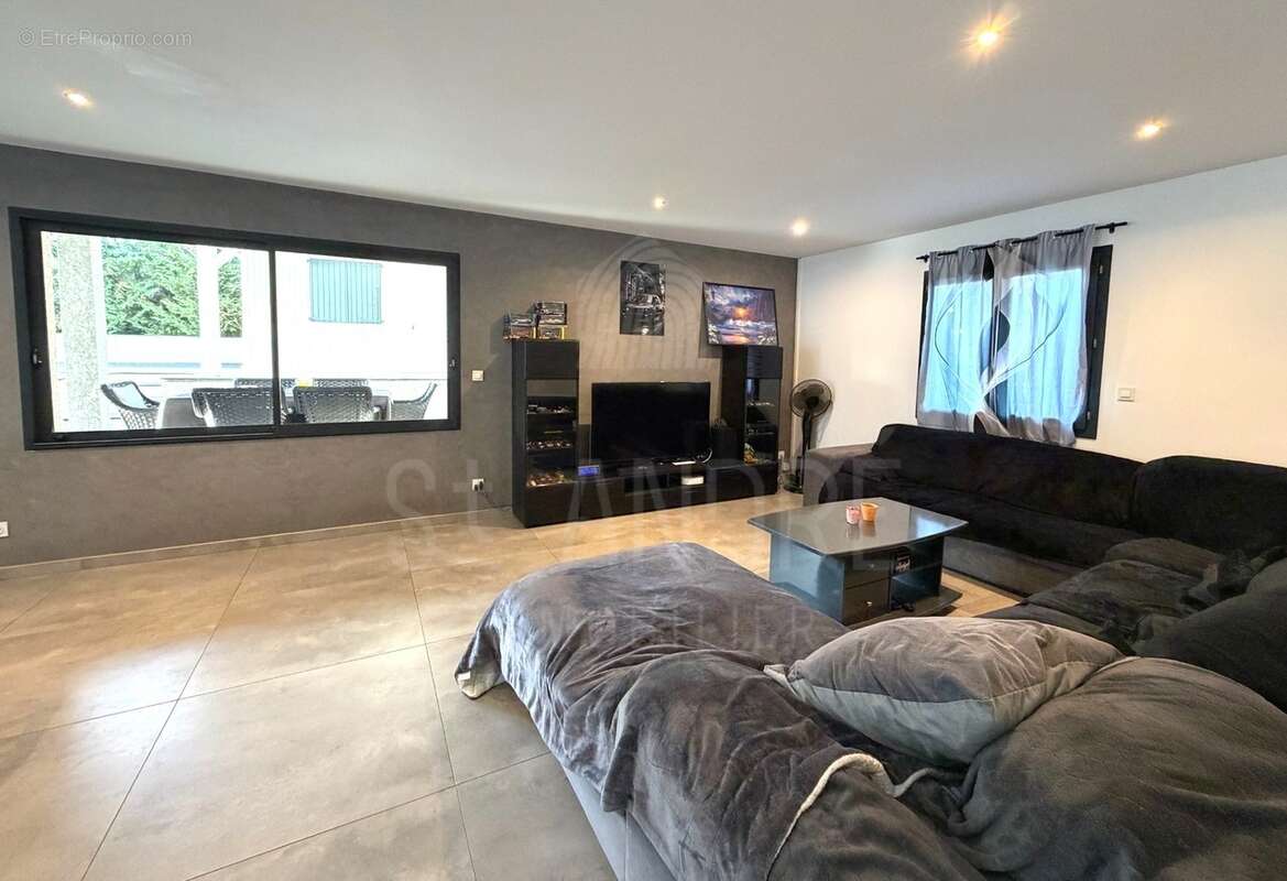 Maison à CHARNECLES