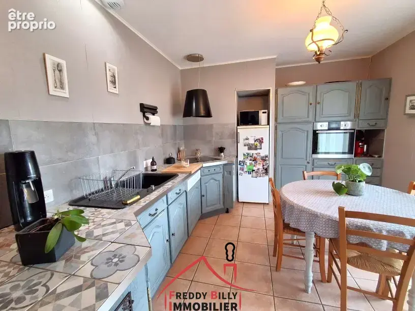 Pavillon plain pied 3 ch + sous-sol + grand bâtiment sur 10088 m2 - photo 2