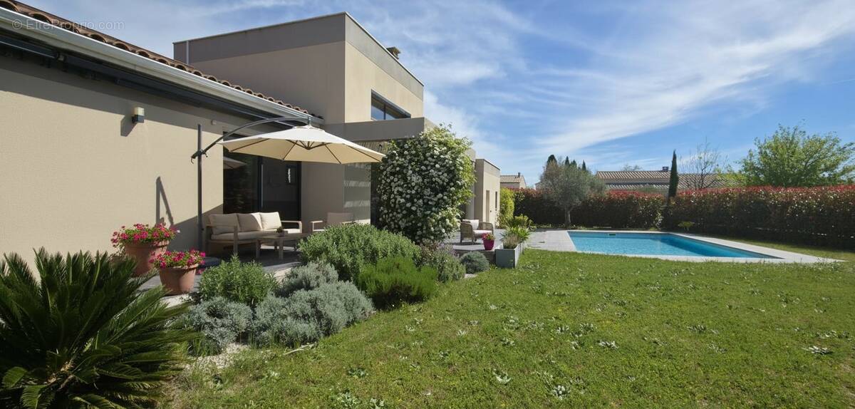 Maison à SAINT-LAURENT-DES-ARBRES