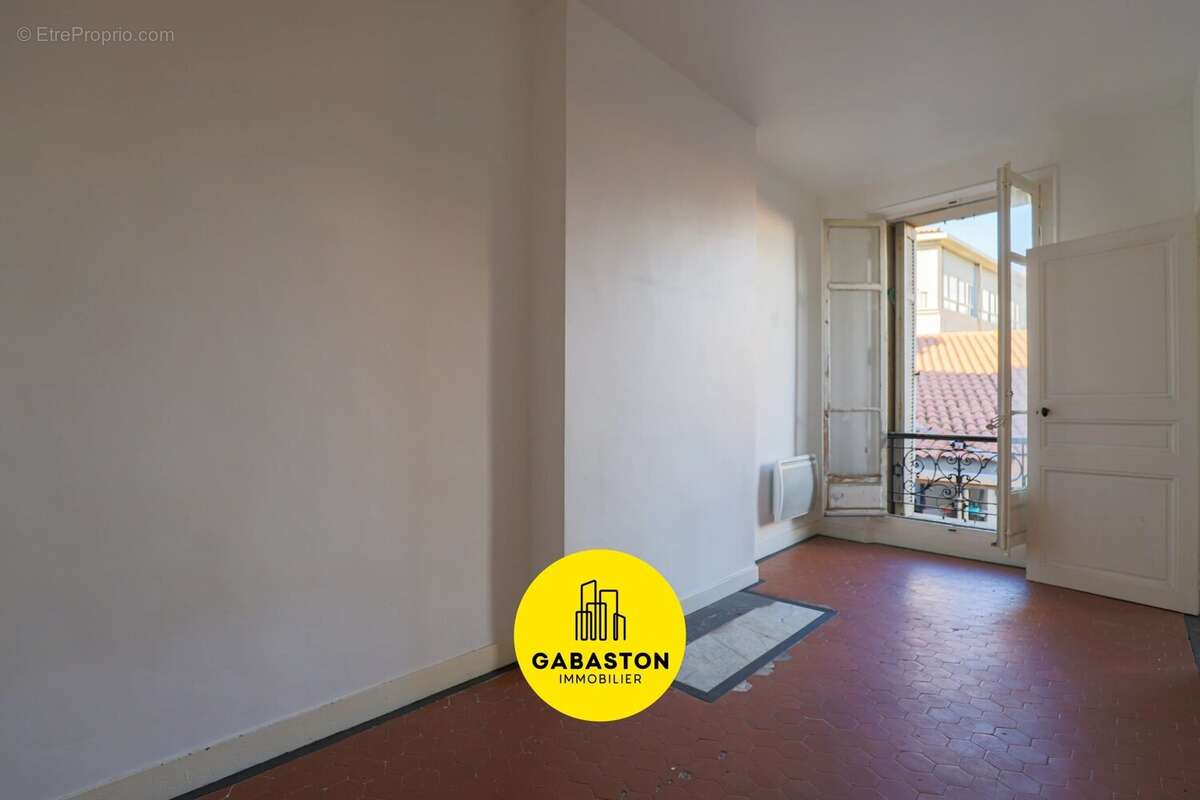 Appartement à MARSEILLE-1E