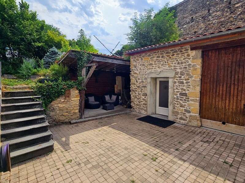 Maison 176 m² habitables - jardin - cour - grange  CHAURIAT (63) - photo 5