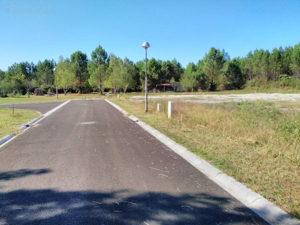 Terrain à LANDIRAS