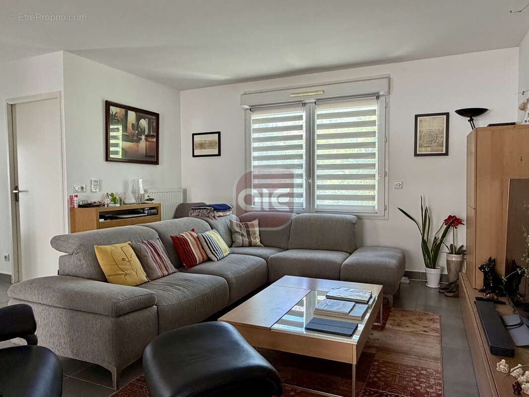 EXCLUSIVITÉ A.I.E. !! Superbe villa T4 récente de plus de 100 m2 avec piscine - photo 5