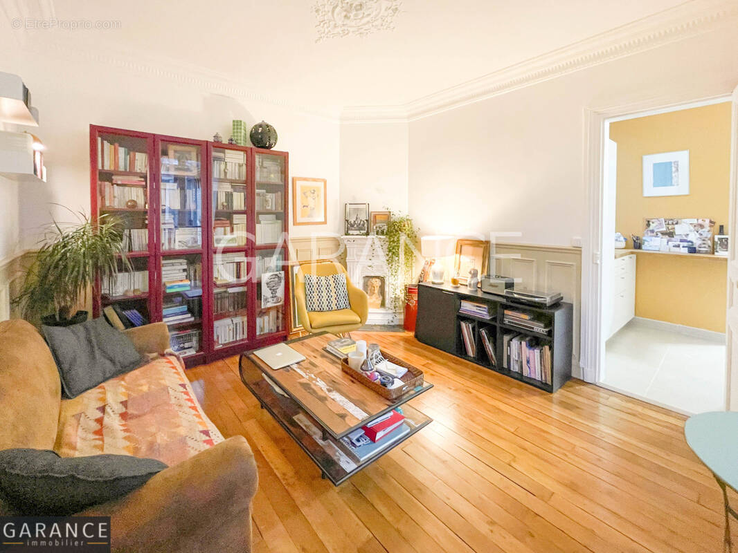 Appartement à PARIS-14E