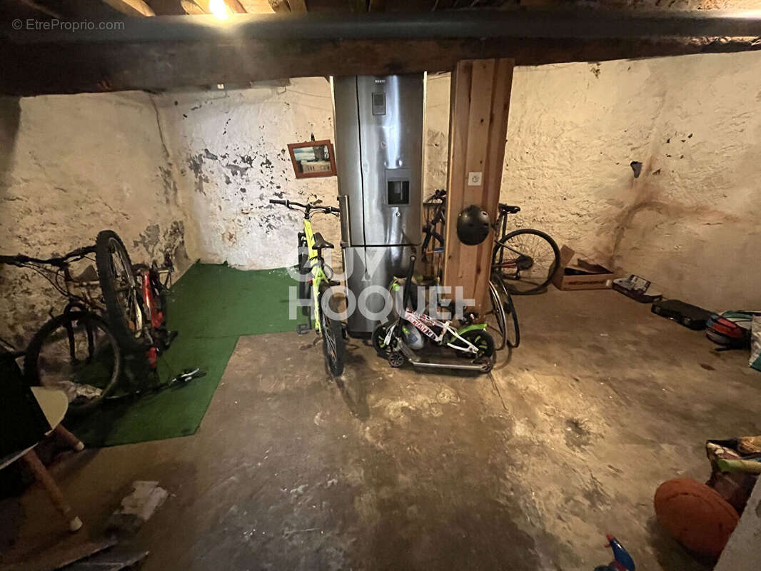 Maison à SAINT-LAURENT-DE-LA-SALANQUE