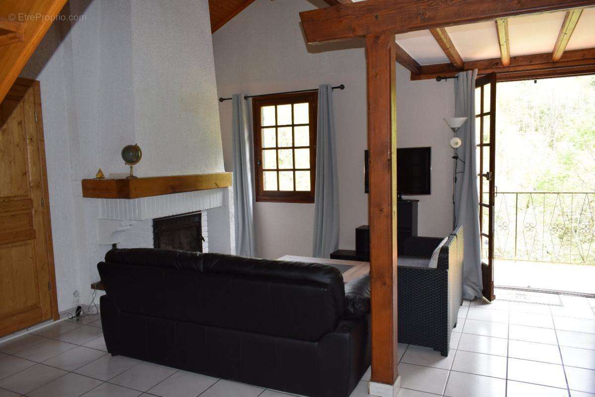 Maison à SAINTE-COLOMBE-SUR-GUETTE