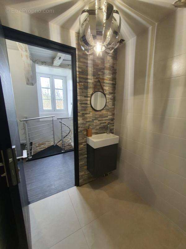 Maison à SAINT-PIERRE-DE-CHIGNAC