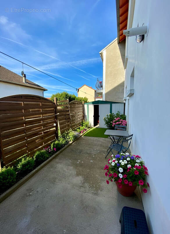SOUS COMPROMIS -Maison agréable type T4/5 dans un quartier calme - photo 2