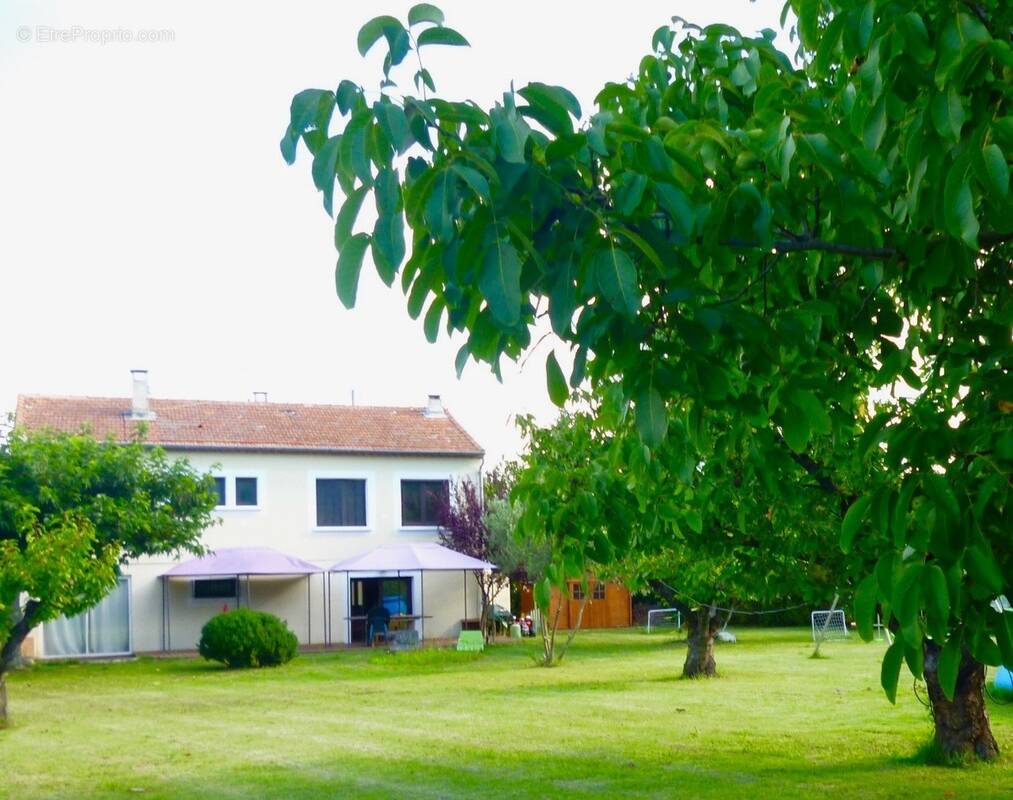 MAISON LAGNES - 5 pièces - 140 m² - Vente - Maison à LAGNES