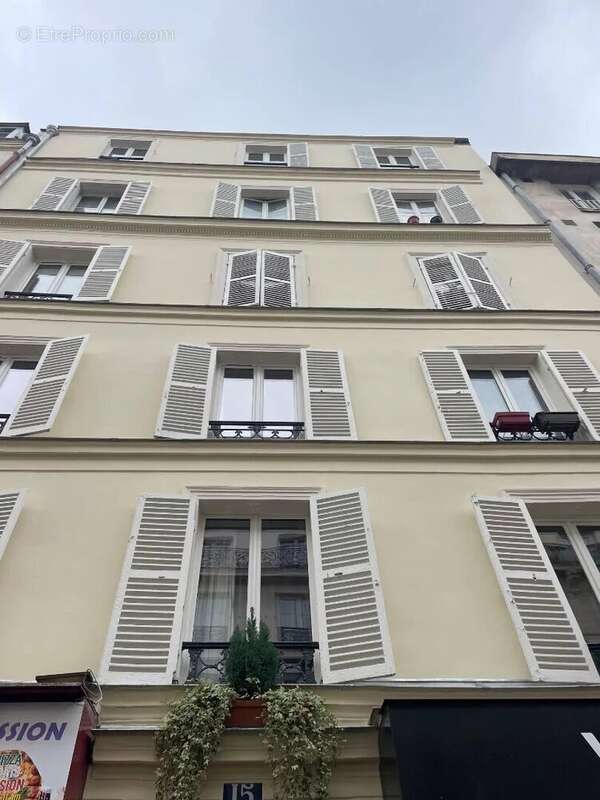 Appartement à PARIS-18E