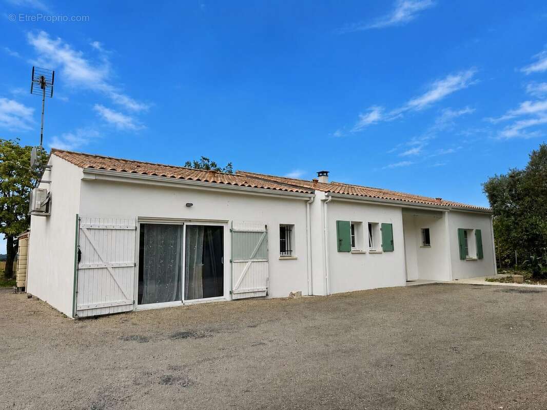Maison 148 m² à Cozes  - photo 2