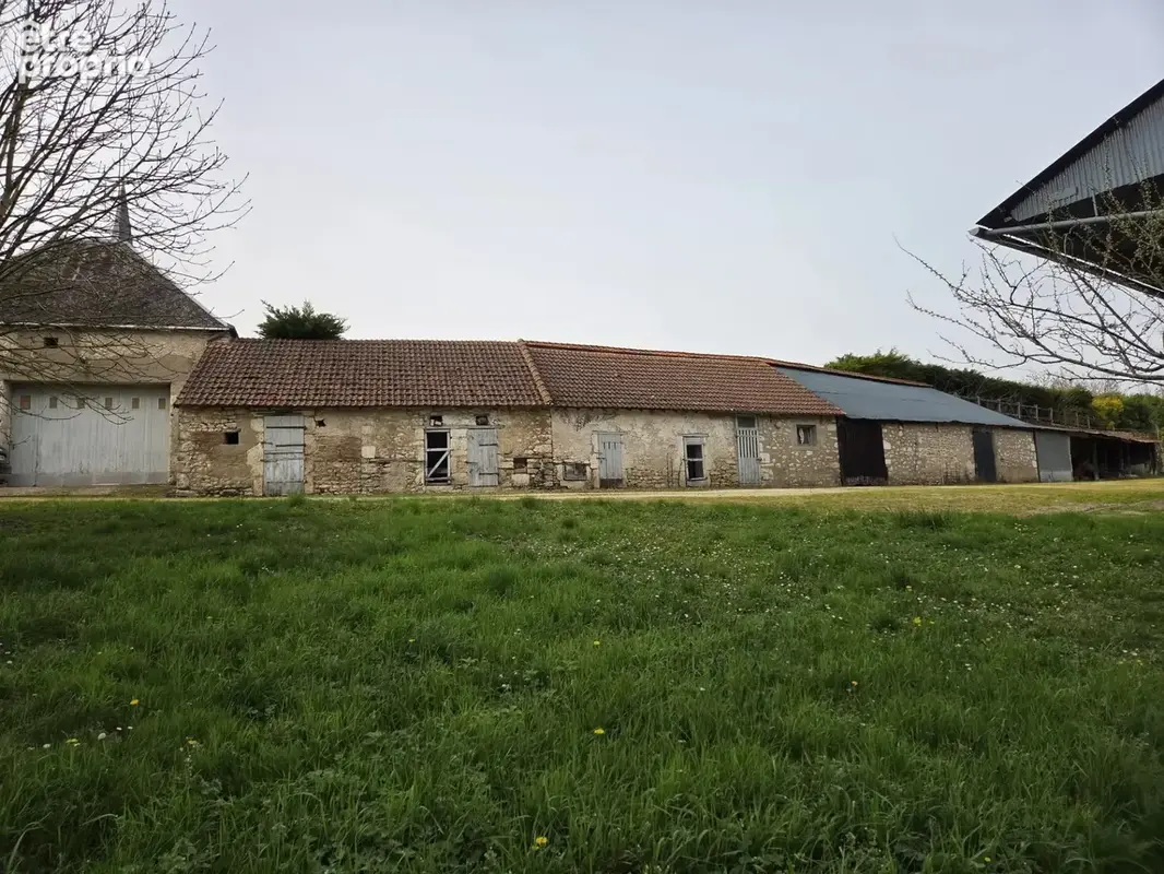 Propriété de caractère avec dépendance et grand terrain - photo 13
