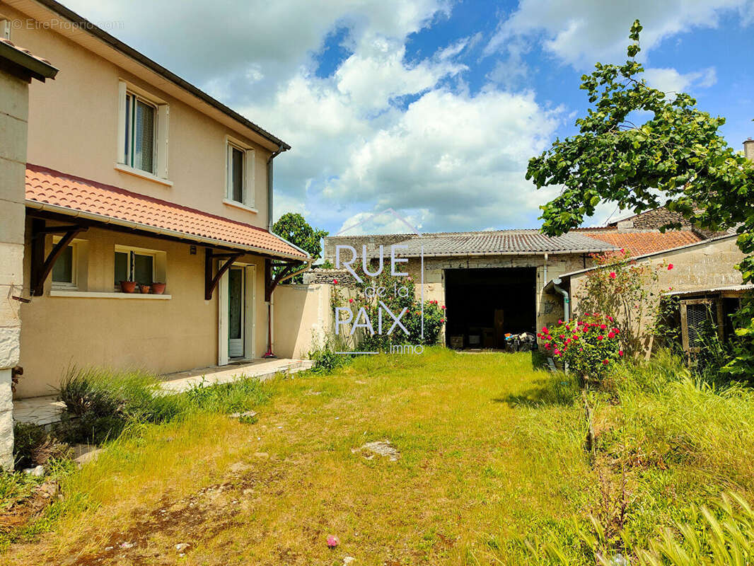 Maison Lencloitre 5 pièce(s) 119.82 m2 - photo 2