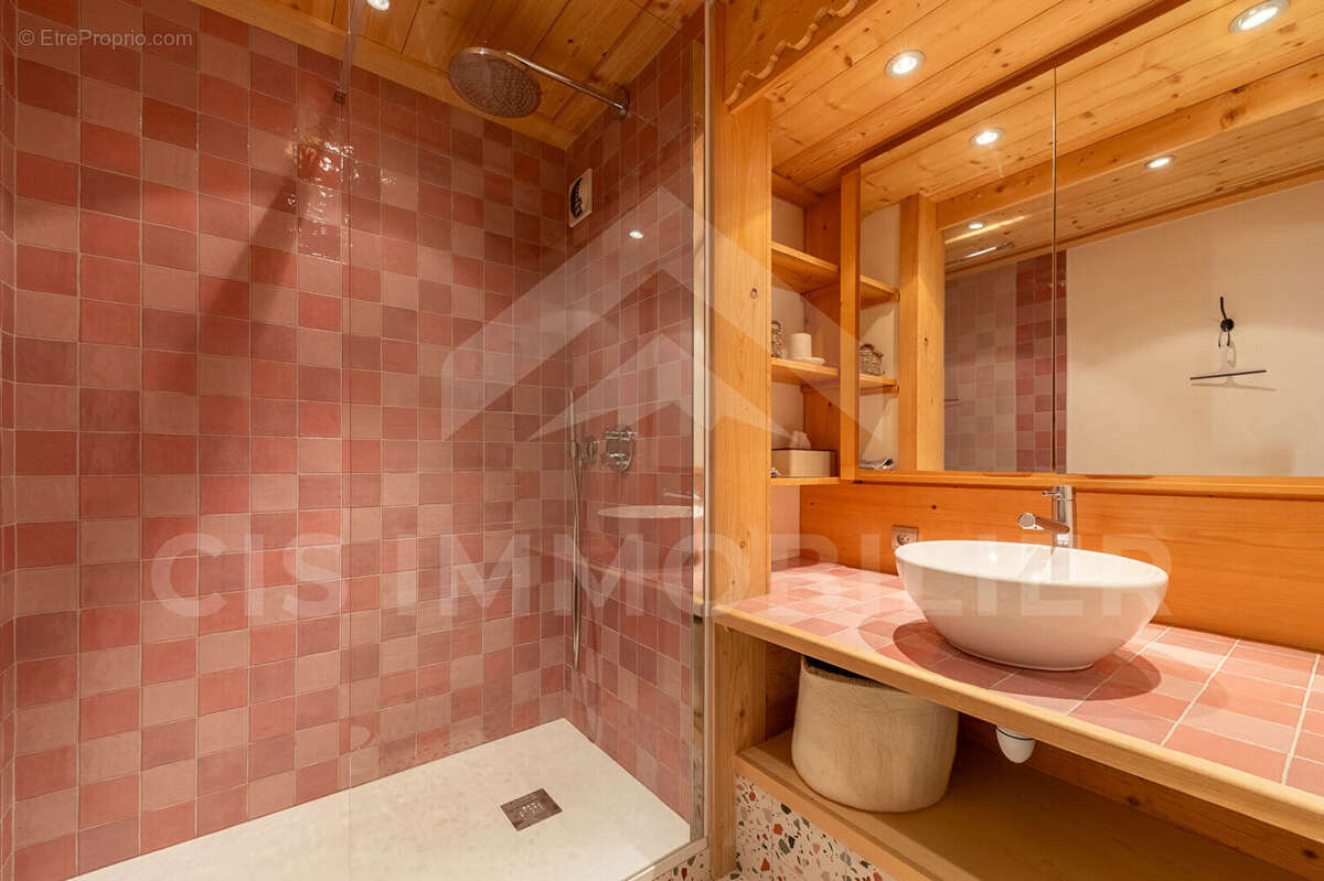 Appartement à LES ALLUES