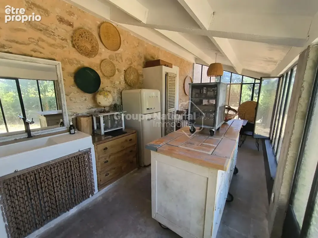 Château avec tour + annexe independante en chaumière - 237 m² - terrain 3140 m² -carpentras - photo 7