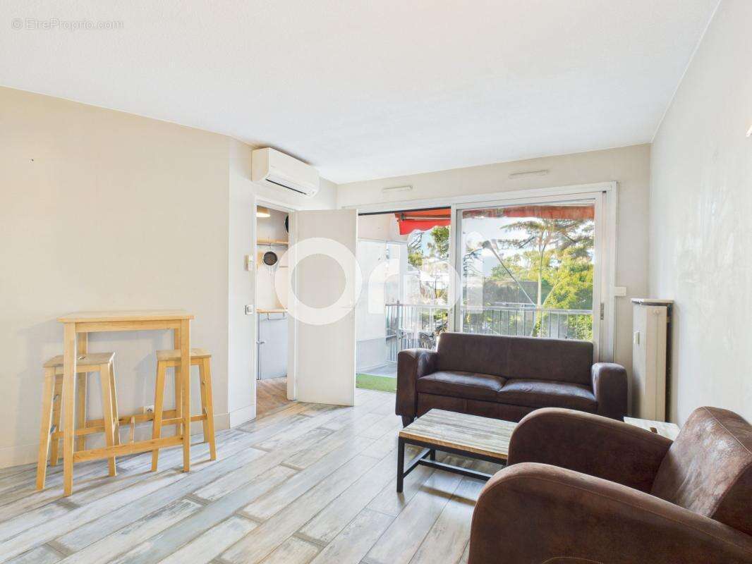 Appartement à MANDELIEU-LA-NAPOULE