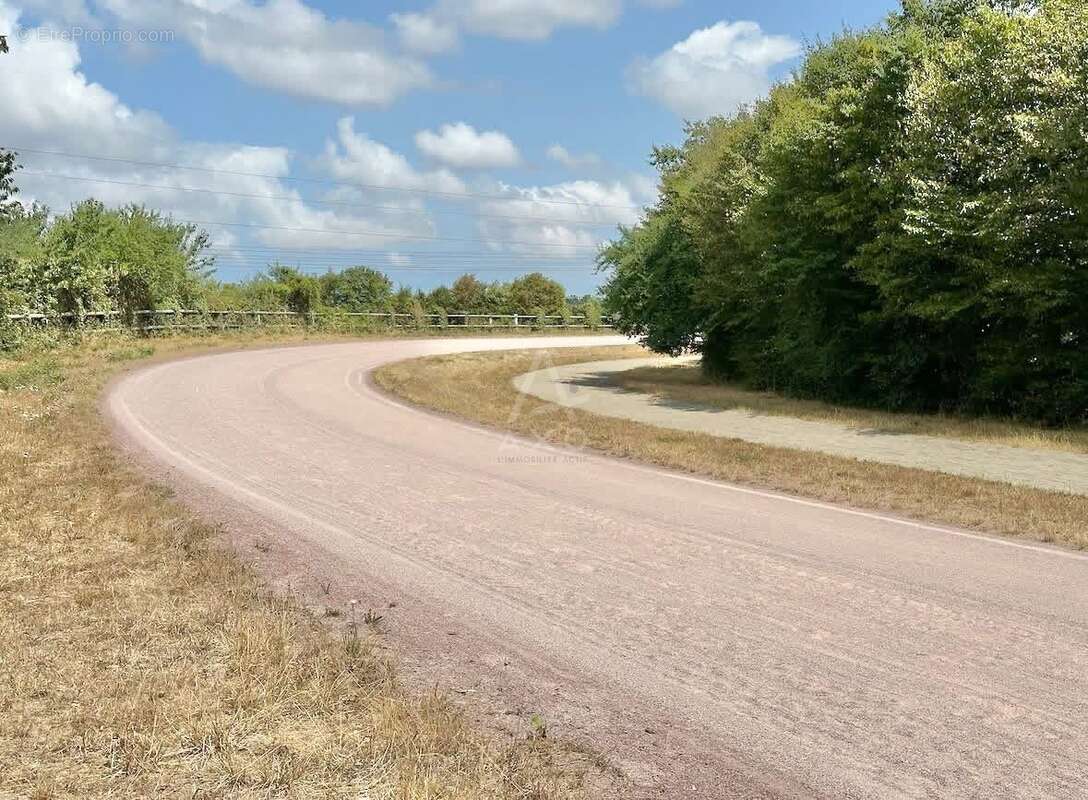 Haras d'entraînement  28 hectares d'un seul tenant à 10 km de Caen - photo 12