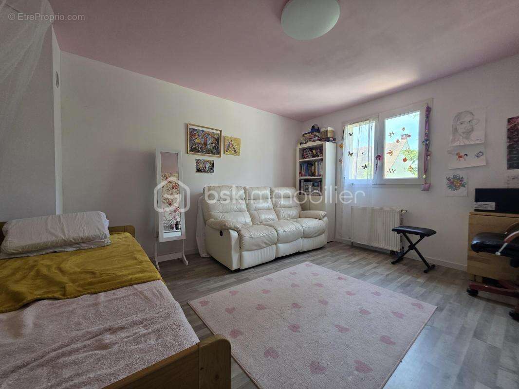 Maison à MONTCOURT-FROMONVILLE