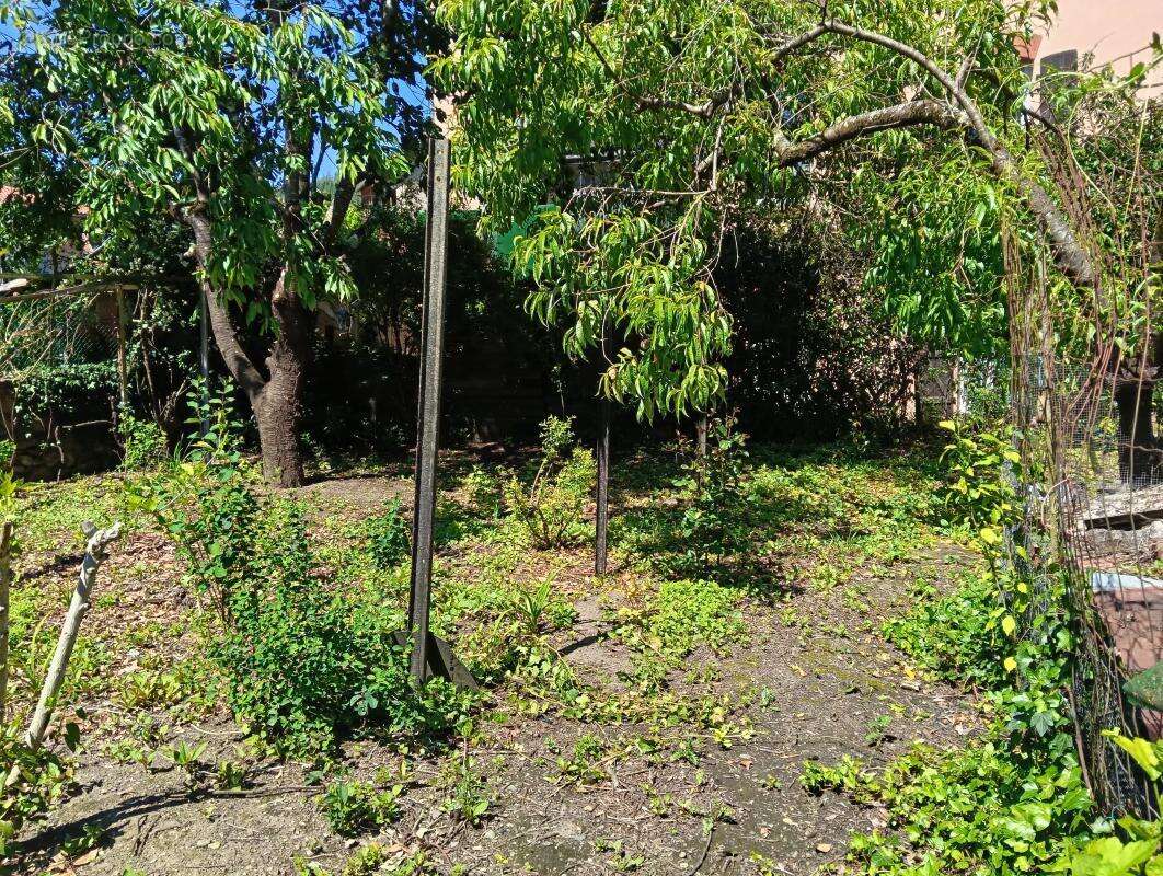 SOUS OFFRE ACCEPTEE - VIVIEZ - Maison 2/3 chambres, garage, jardin et caves - photo 6