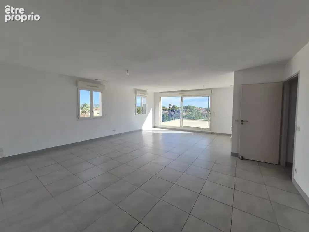 Penthouse dernier etage avec terrasse 44m2 et garage 23m2 - photo 2