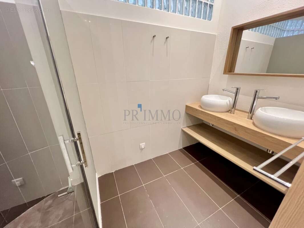 Spacieux appartement T3 de 78 m2, de standing à vendre dans - photo 9