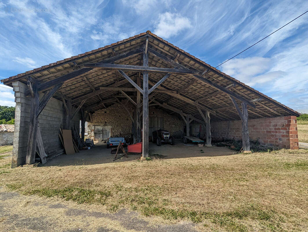 Maison à SAINT-NAZAIRE-DE-VALENTANE