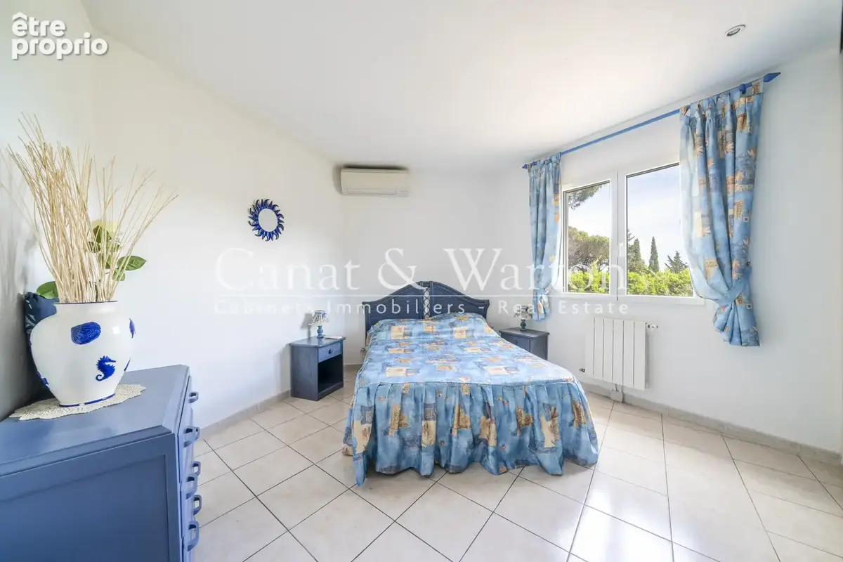 Proche du centre de cavalaire: villa d'architecte avec piscine - photo 10