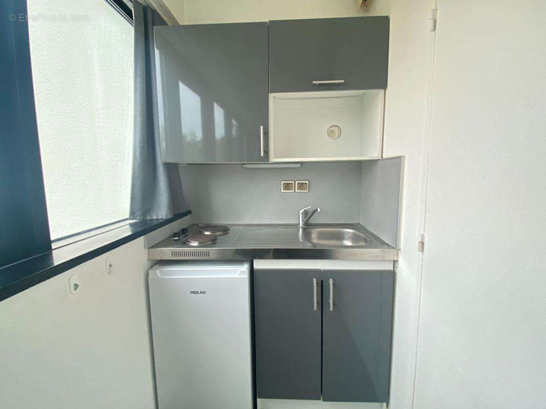 Studio très lumineux et fonctionnel quartier St Genès, Victoire, Nansouty - photo 2