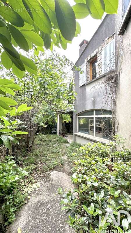 Maison 138 m² à Saint-Laurent-De-Carnols  - photo 2