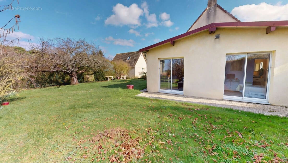 Maison à COLLEVILLE-MONTGOMERY