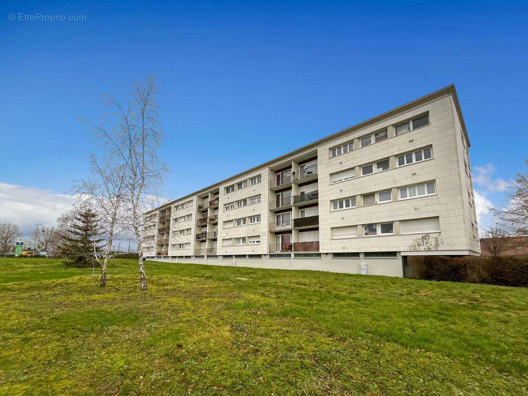 Appartement à SAINT-JEAN-DE-LA-RUELLE