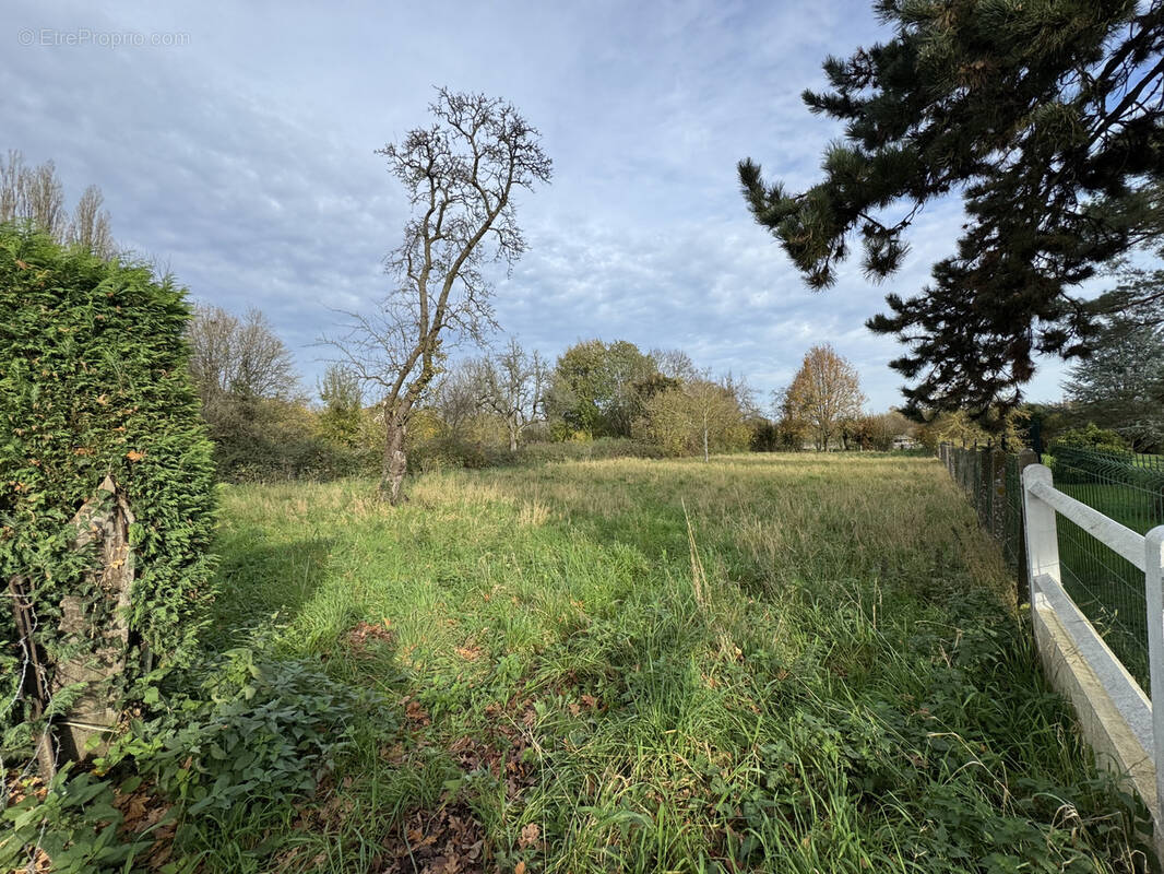 Terrain à PLAILLY