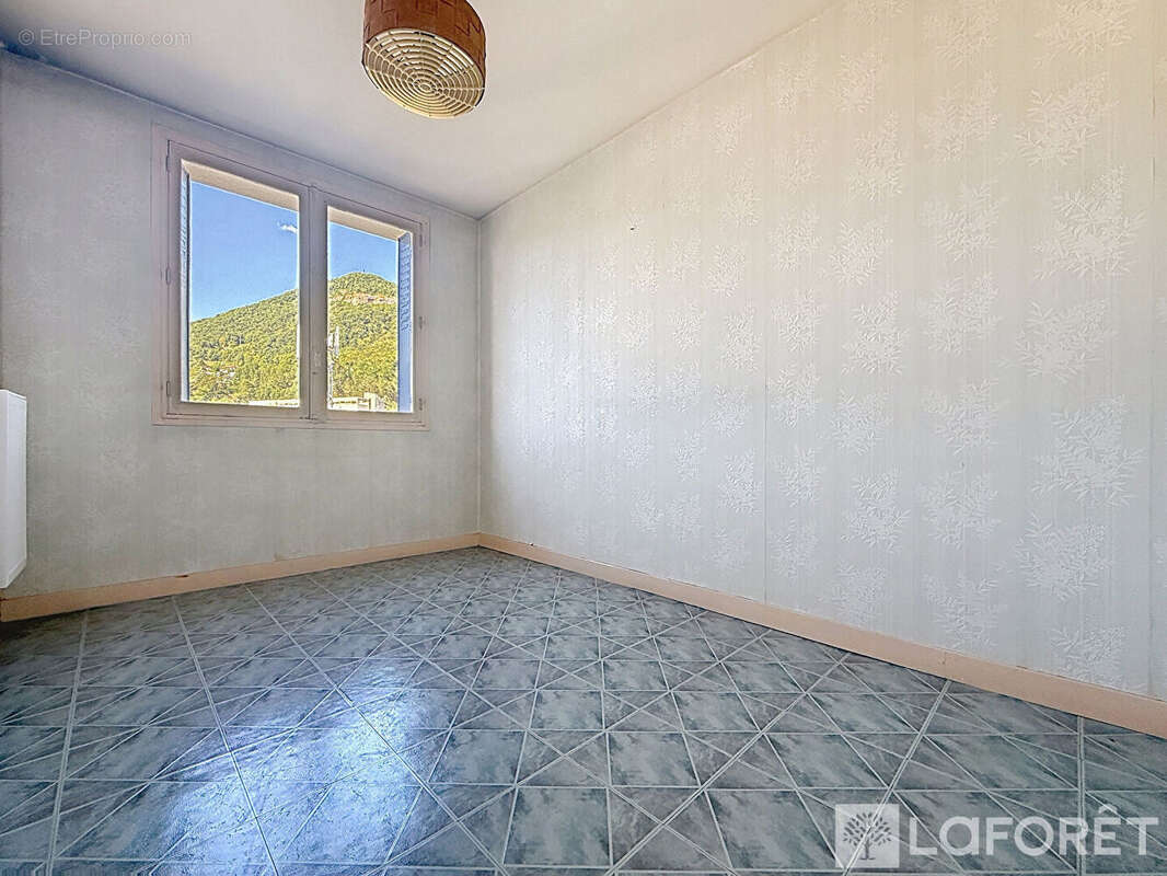 Appartement Voiron 5 pièce(s) - photo 5