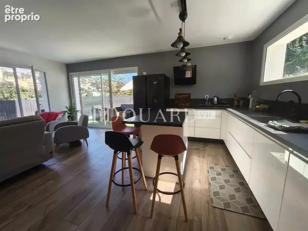 Maison individuelle récente à vendre, construite sur 1.200 m² de terrain plat, avec piscine hors sol et garage de 30m2 attenant  - photo 8