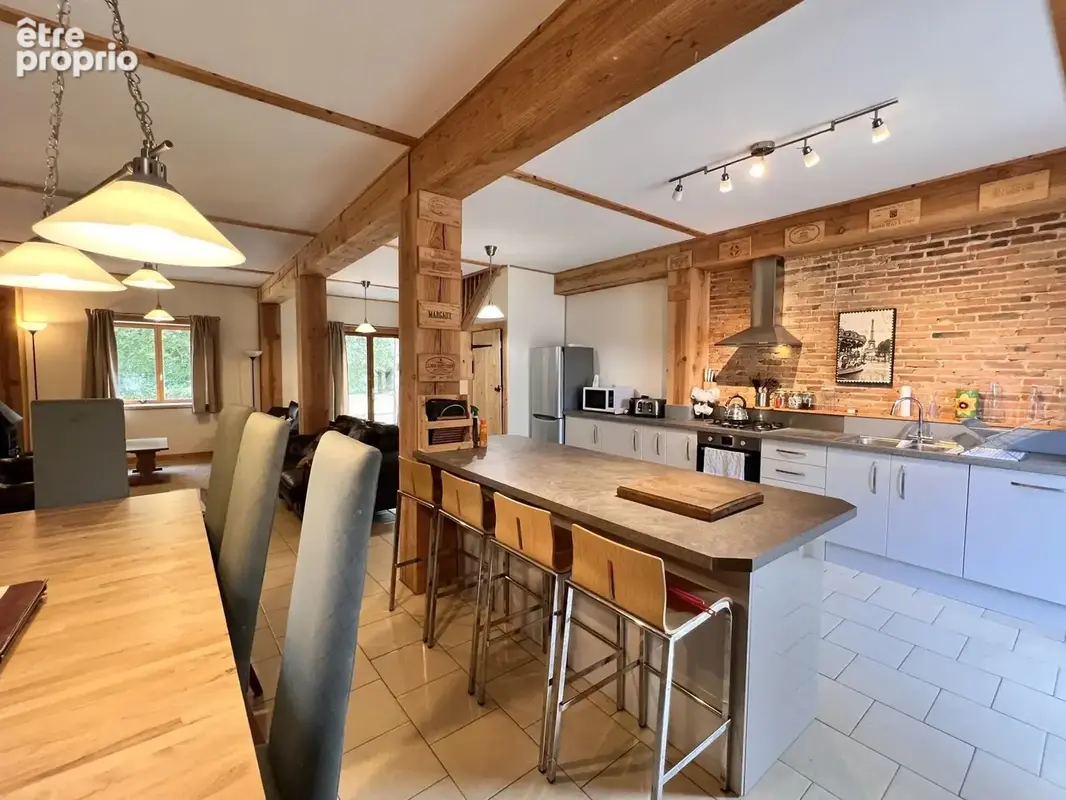 Propriété rénovée avec trois logements, située dans la campagne de l’Indre - photo 3