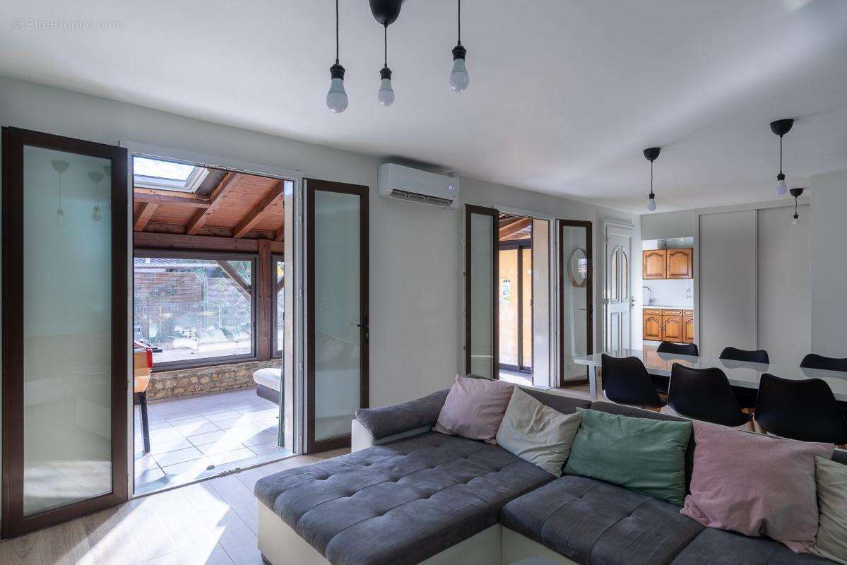 Maison à SAINT-MARTIN-BELLE-ROCHE