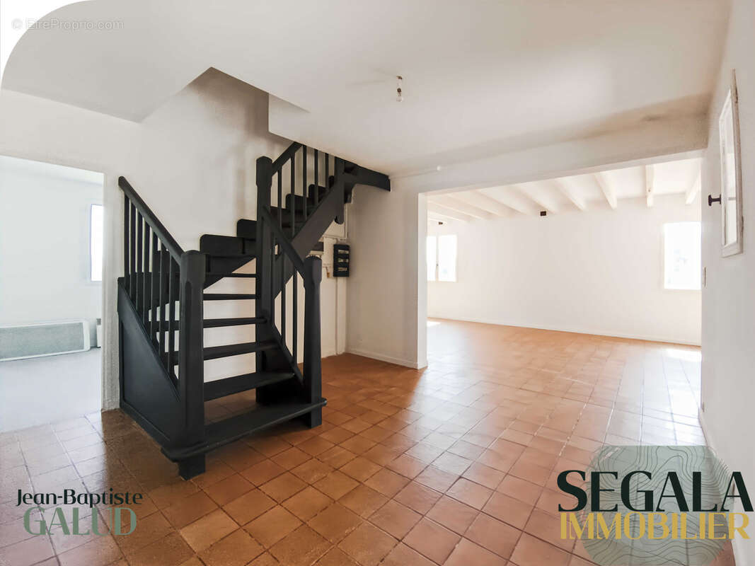 Maison à MIRANDOL-BOURGNOUNAC