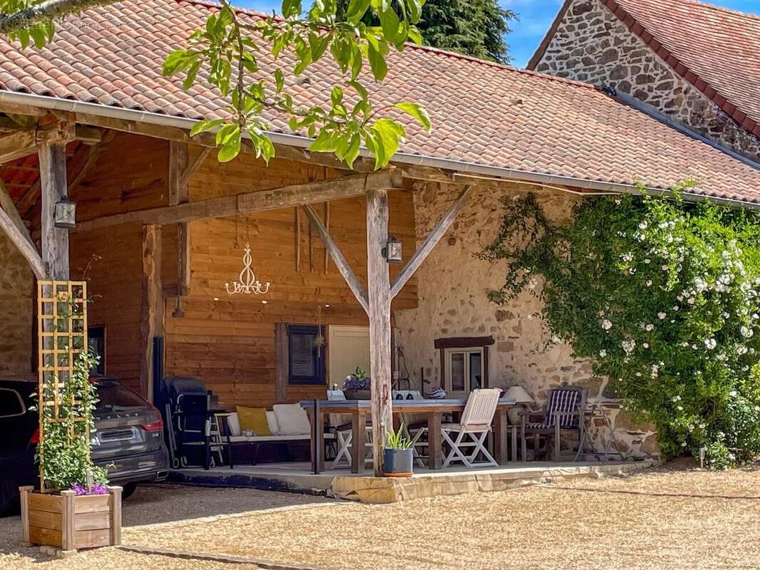 Deux maisons mitoyennes en pierre avec une jolie piscine et des dépendances - photo 10